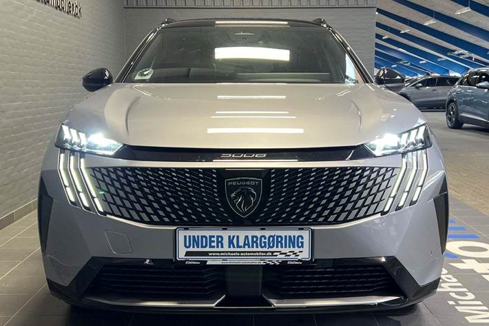 Grå Peugeot e-5008 fra 2025