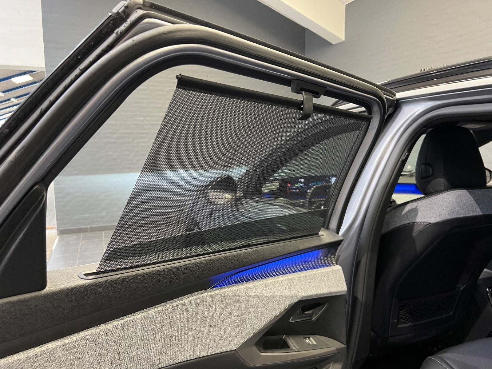 Grå Peugeot e-5008 fra 2025