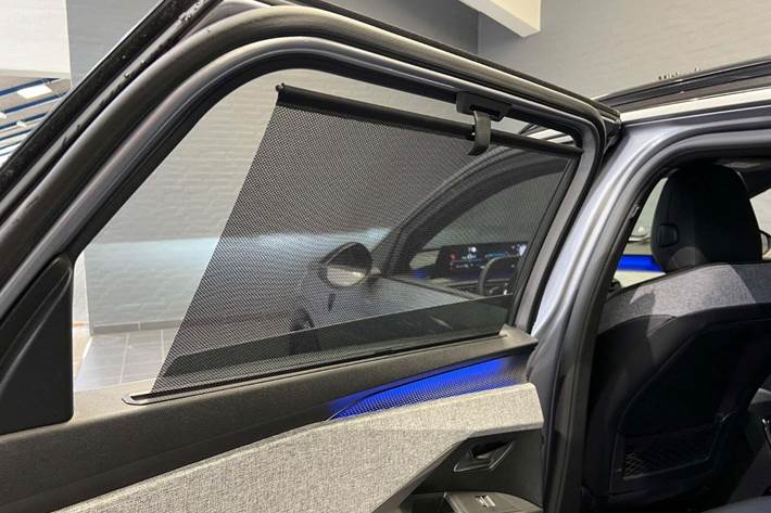 Grå Peugeot e-5008 fra 2025