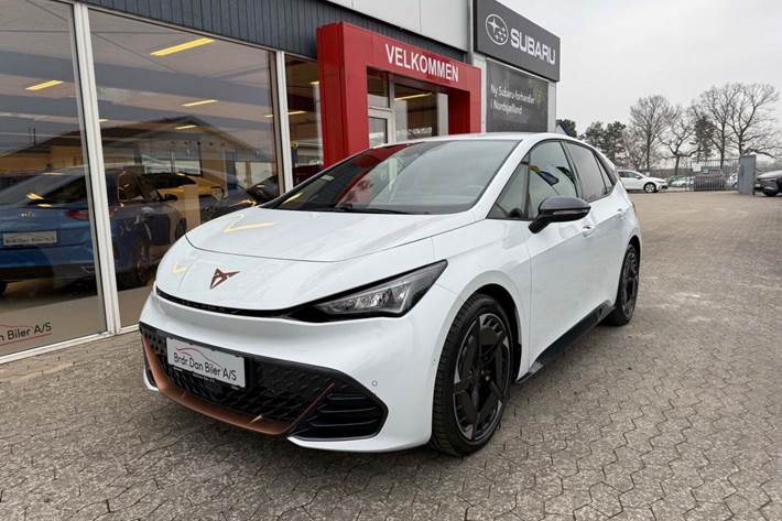 Hvid Cupra Born fra 2025 set udefra