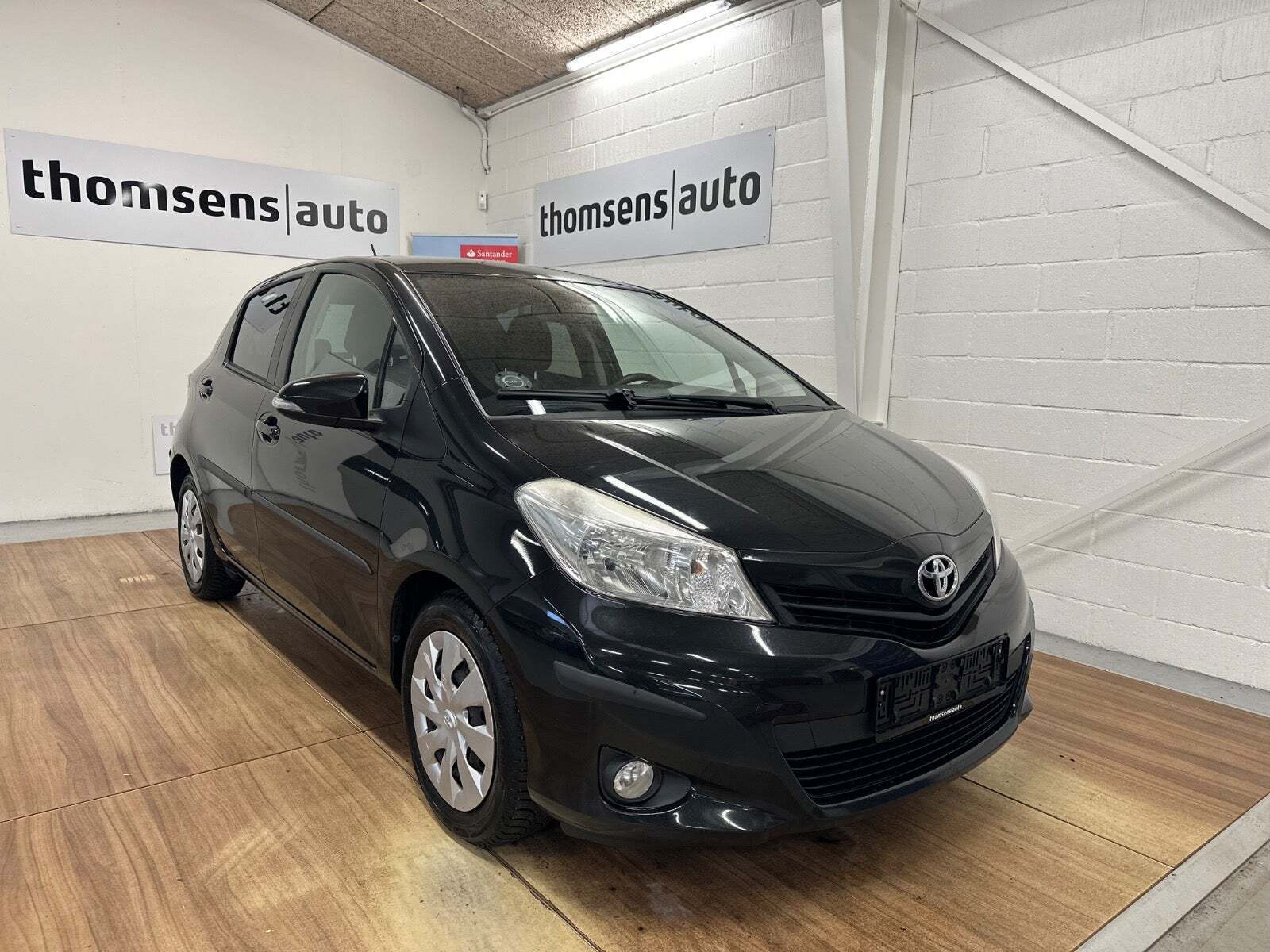 Sort Toyota Yaris fra 2013