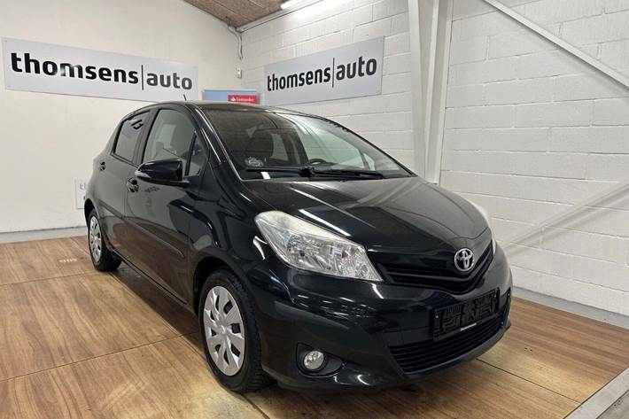 Sort Toyota Yaris fra 2013