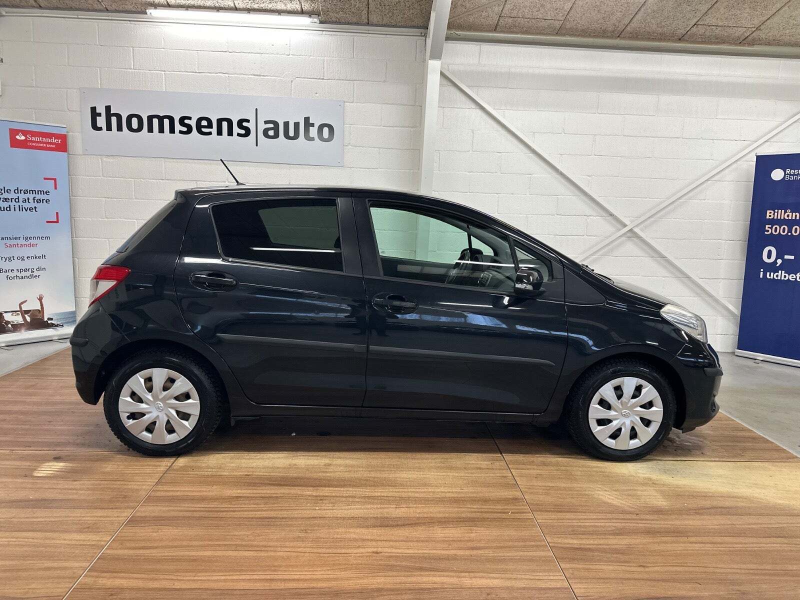 Sort Toyota Yaris fra 2013