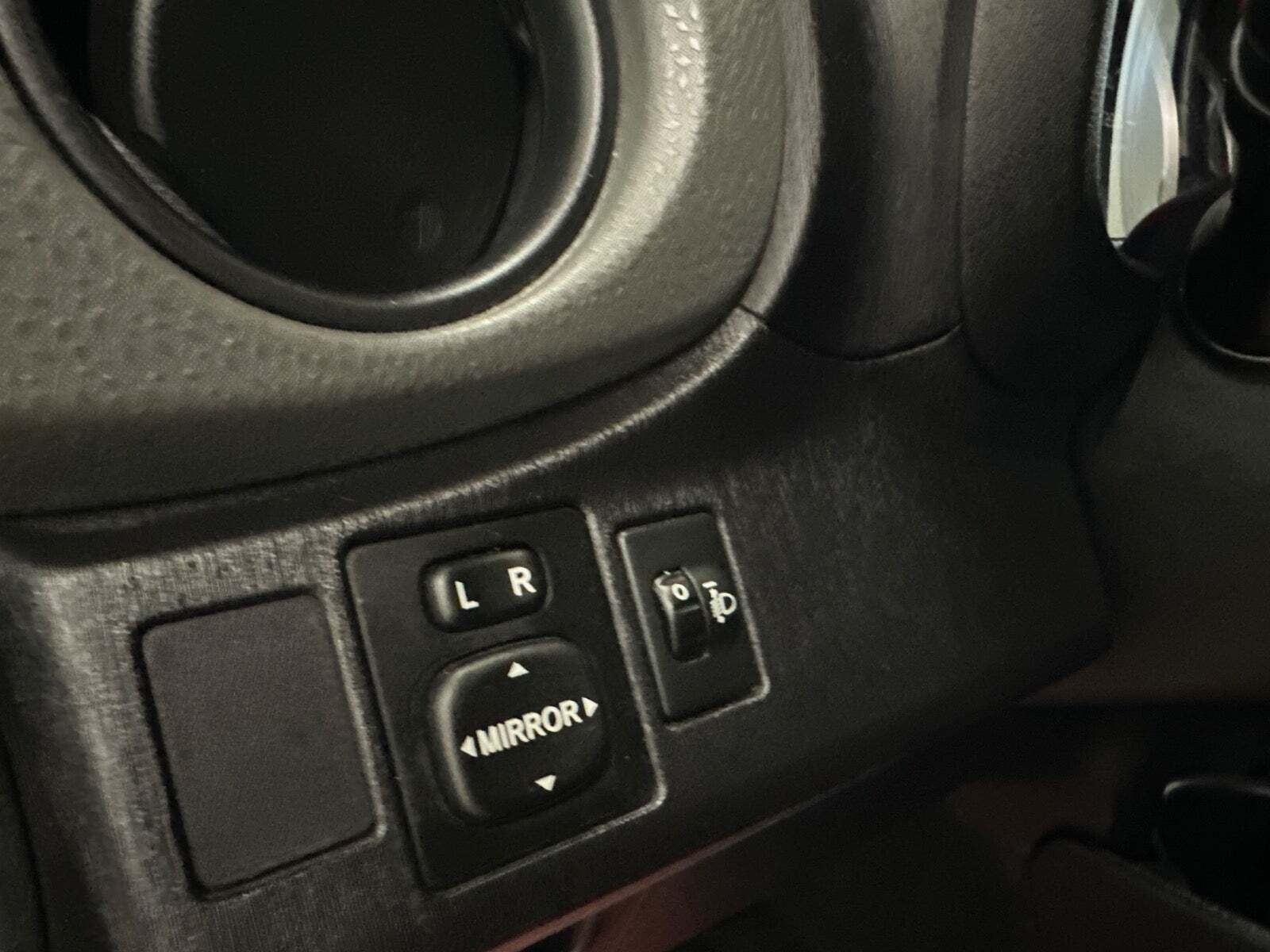 Sort Toyota Yaris fra 2013