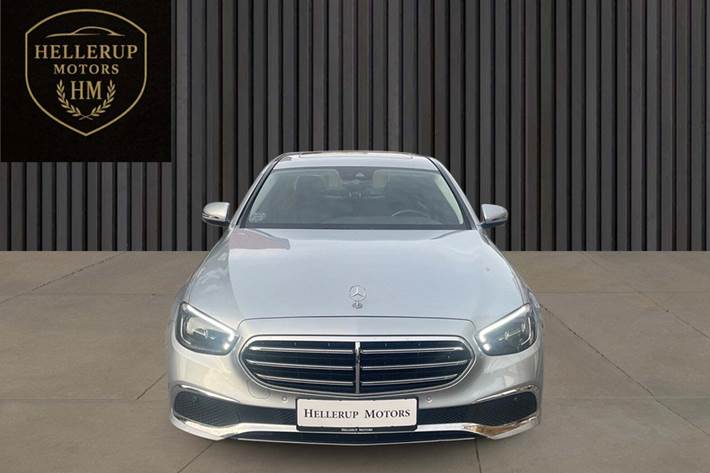 Sølv Mercedes E300 de fra 2021