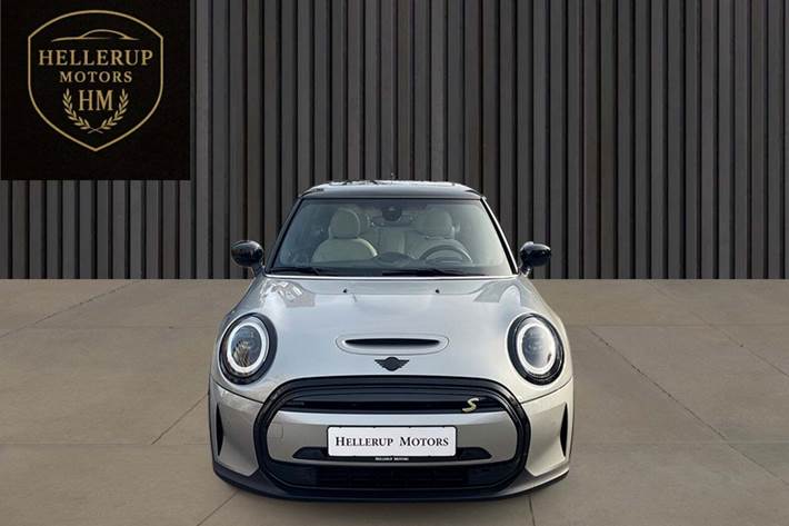 Sølv Mini Cooper SE fra 2023