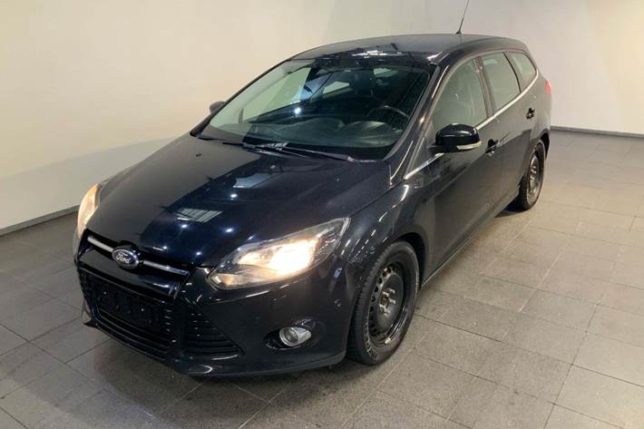Sort Ford Focus fra 2012 set udefra