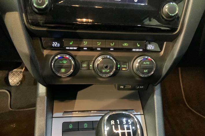 Sort Skoda Octavia fra 2015