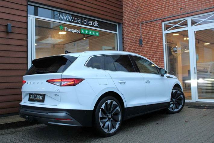 Hvid Skoda Enyaq fra 2022