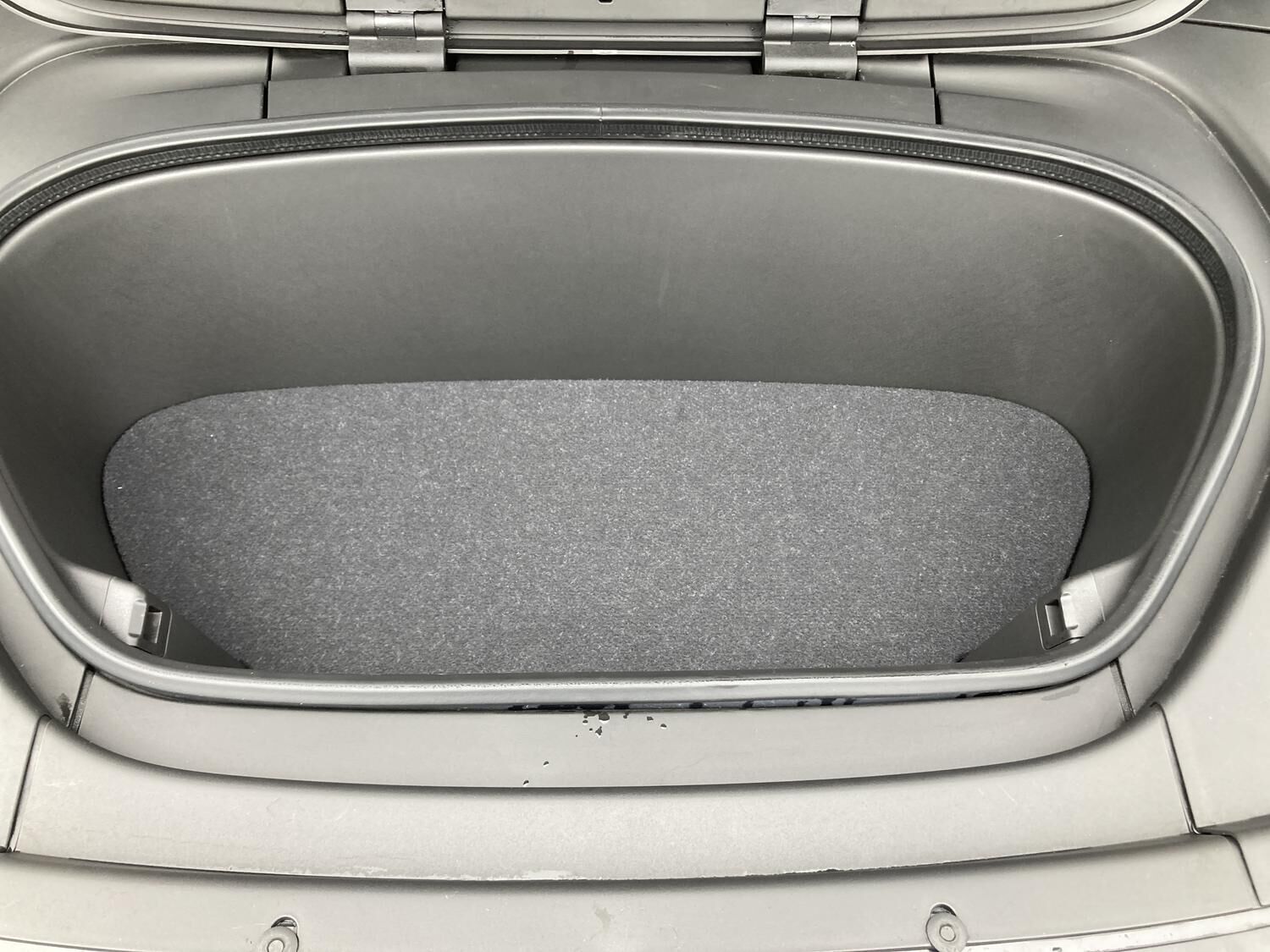 Grå Volvo C40 fra 2023