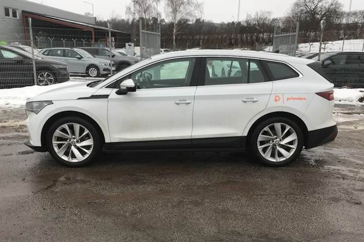 Hvid Skoda Enyaq fra 2022