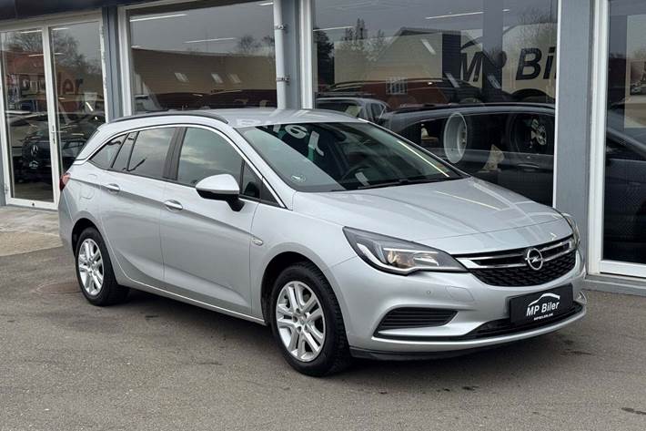 Sølv Opel Astra fra 2018