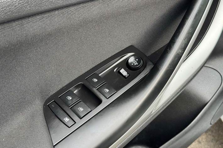 Sølv Opel Astra fra 2018