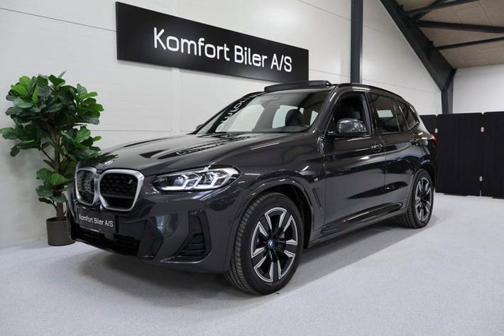 Grå BMW iX3 fra 2022