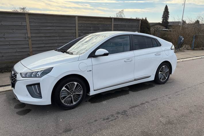Hvid Hyundai Ioniq fra 2021