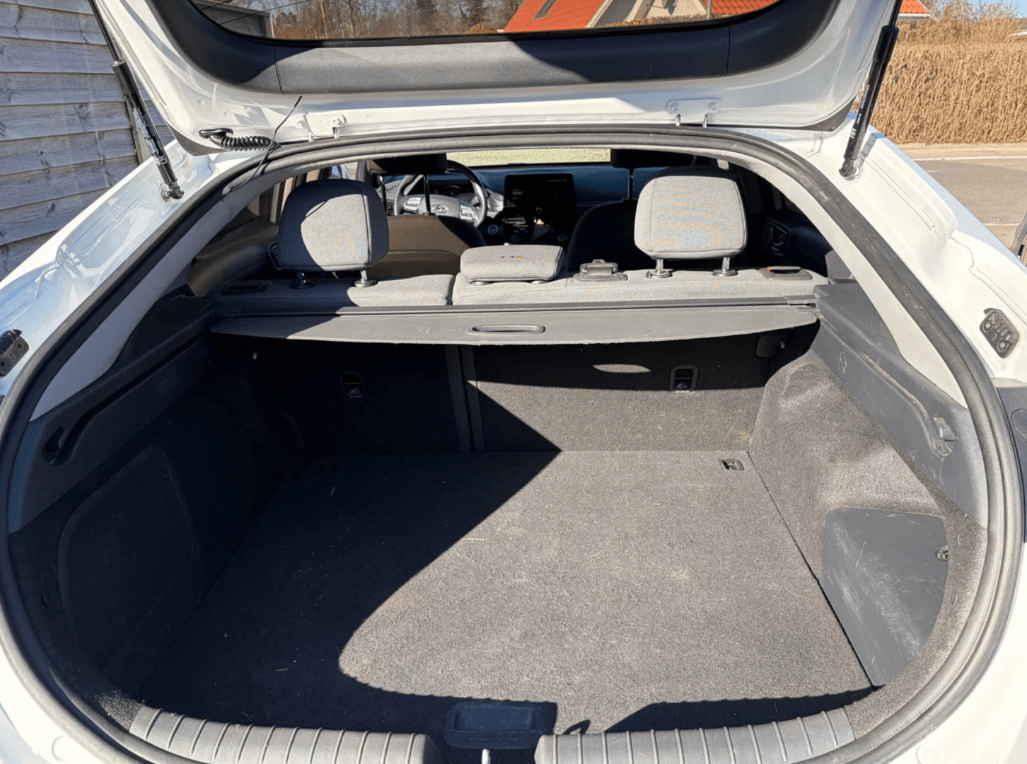 Hvid Hyundai Ioniq fra 2021