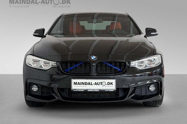 Rød BMW 435i fra 2014 set udefra