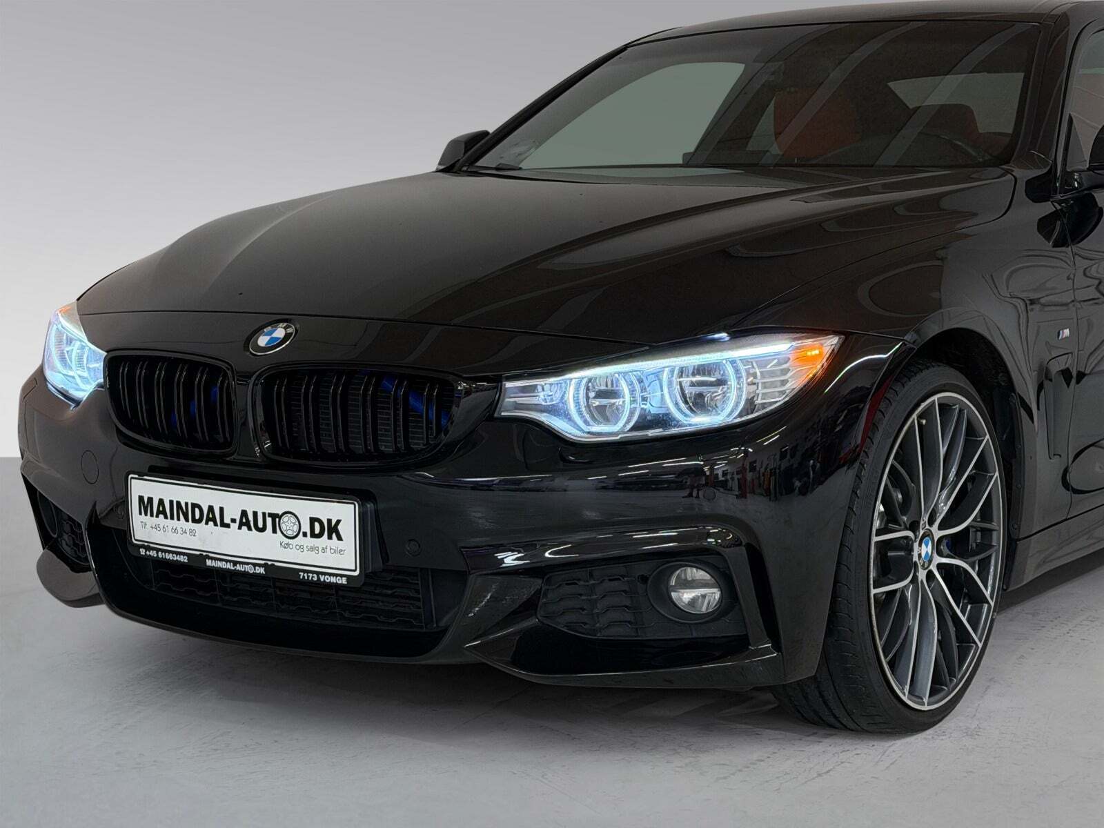 Rød BMW 435i fra 2014 set udefra