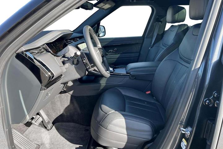 Grå Land Rover Range Rover sport fra 2025