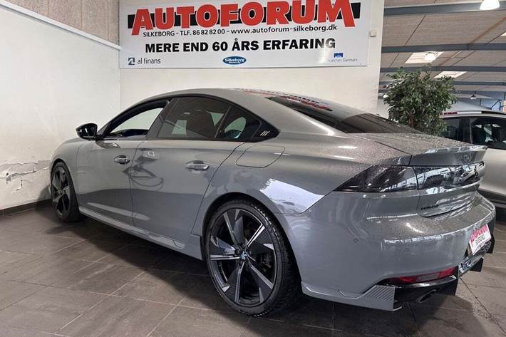 Grå Peugeot 508 fra 2022