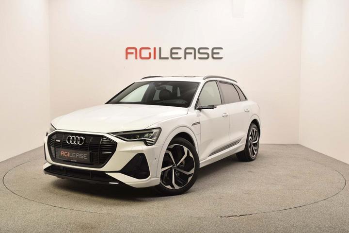 Hvid Audi e-tron fra 2021 set udefra