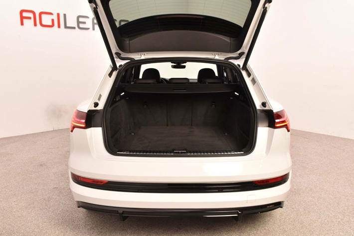 Hvid Audi e-tron fra 2021