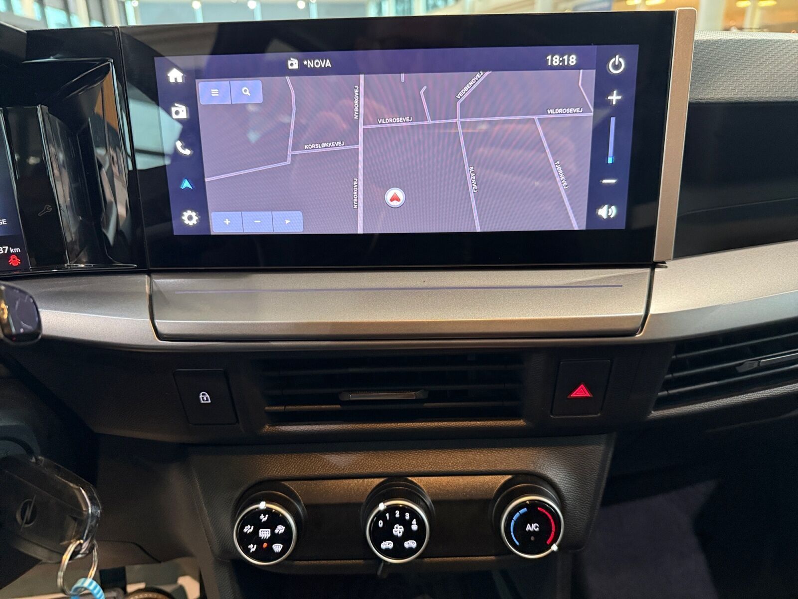 Grå Opel Frontera fra 2025