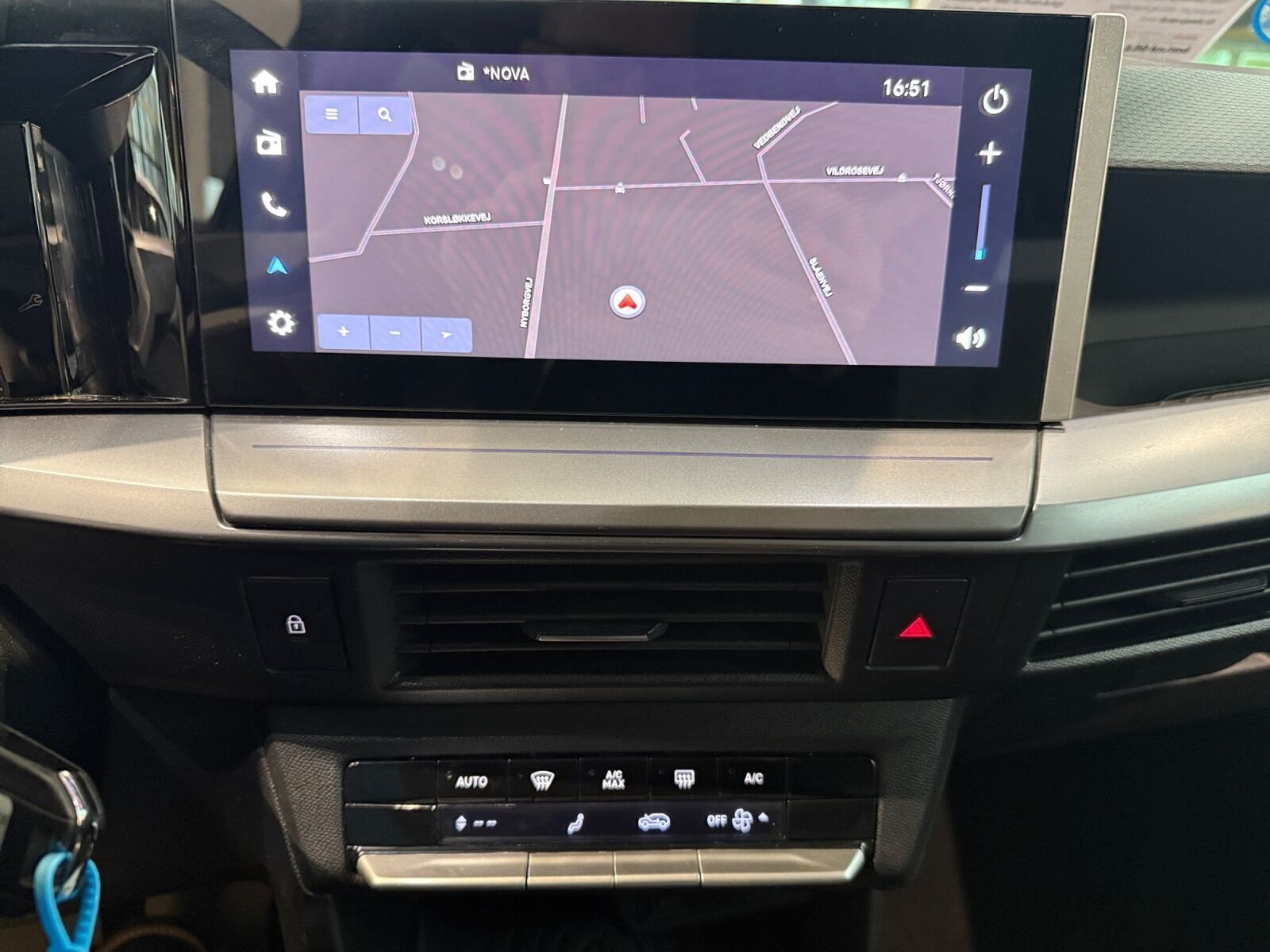 Blå Opel Frontera fra 2025