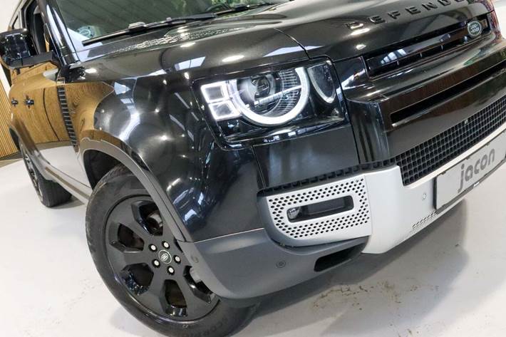 Sort Land Rover Defender 110 fra 2020