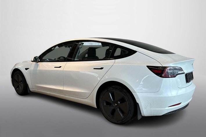 Hvid Tesla Model 3 fra 2021