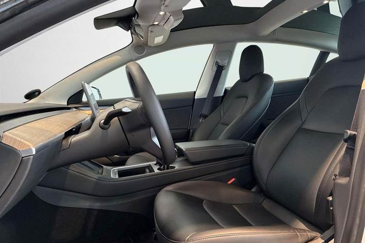 Hvid Tesla Model 3 fra 2021