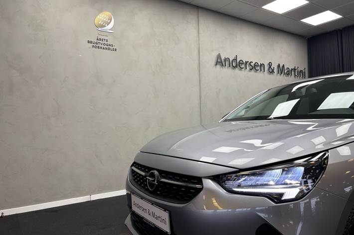 Grå Opel Corsa fra 2021