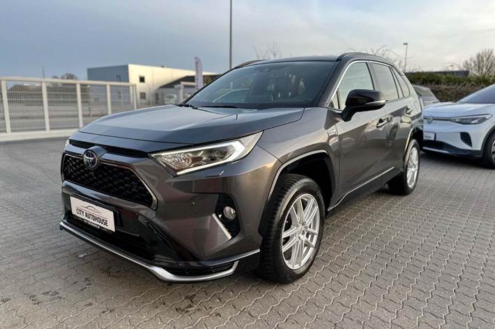 Grå Toyota RAV4 fra 2022