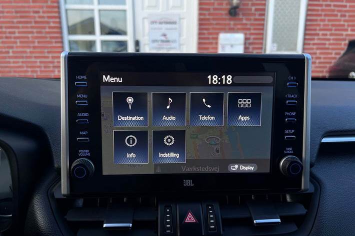 Grå Toyota RAV4 fra 2022