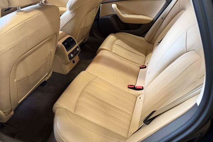 Sort Audi A6 fra 2012