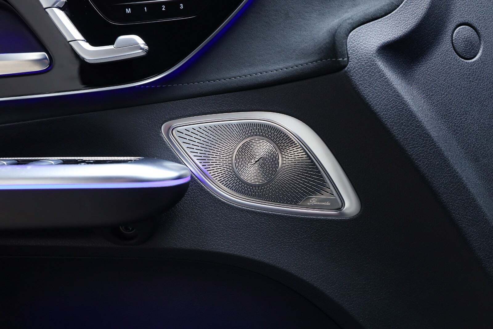 Sort Mercedes EQE350+ fra 2025