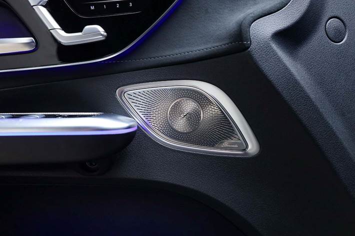 Sort Mercedes EQE350+ fra 2025