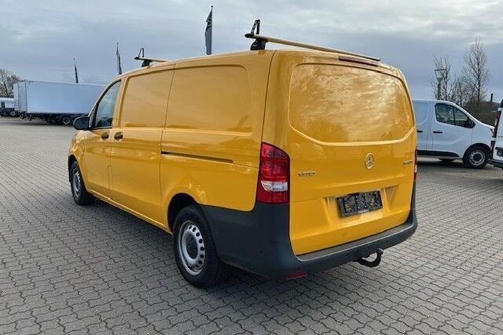 Gul Mercedes Vito 114 fra 2021