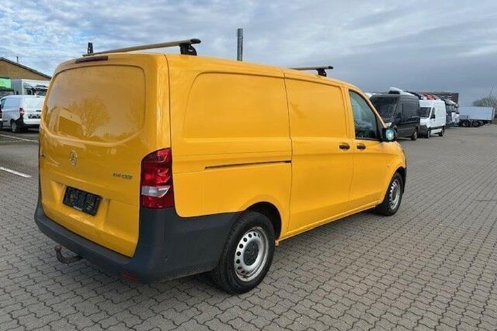 Gul Mercedes Vito 114 fra 2021