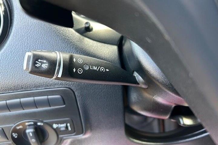 Gul Mercedes Vito 114 fra 2021