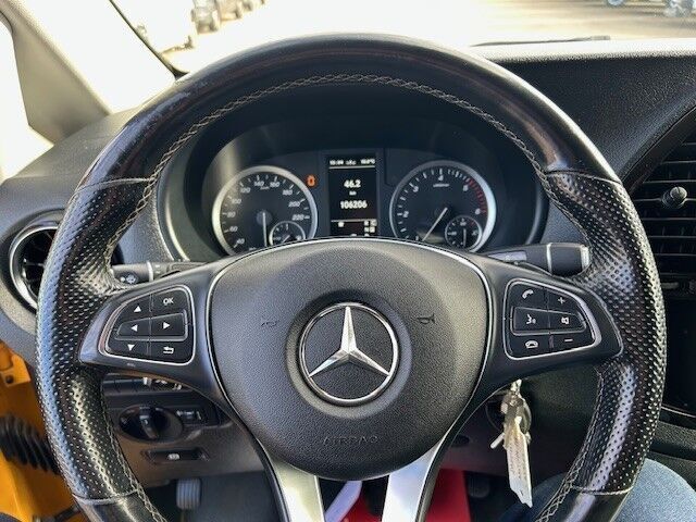 Gul Mercedes Vito 114 fra 2021