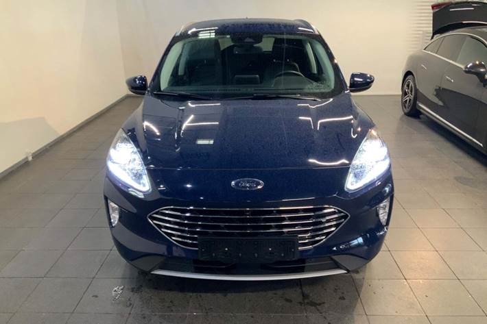 Blå Ford Kuga fra 2021
