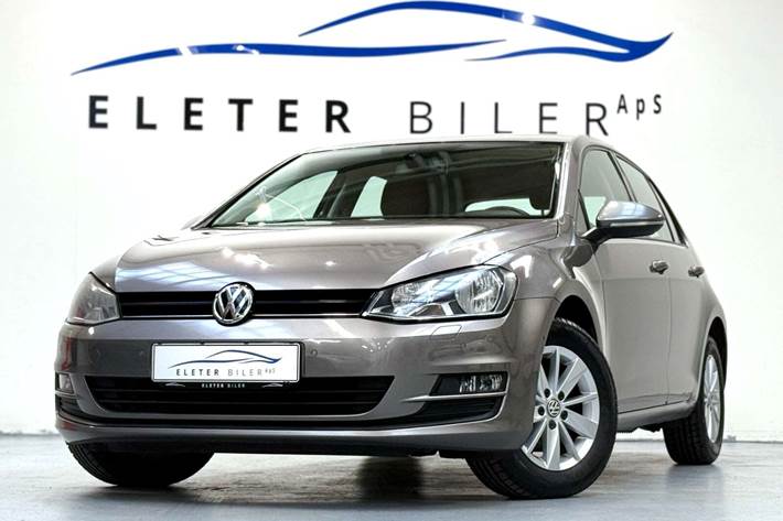 Sort VW Golf VII fra 2014 set udefra