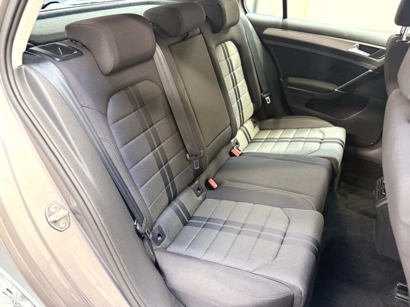 Sort VW Golf VII fra 2014