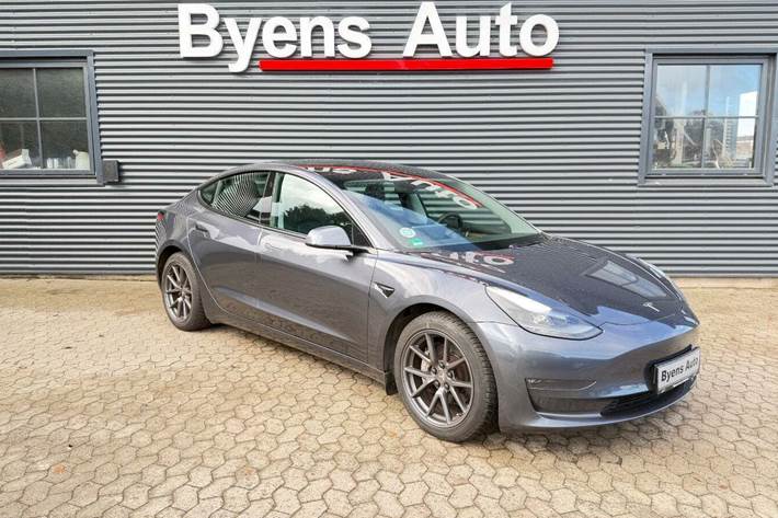 undefined Tesla Model 3 fra 2021 set udefra