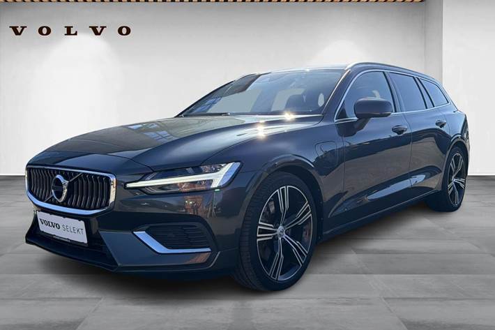 Grå Volvo V60 fra 2022