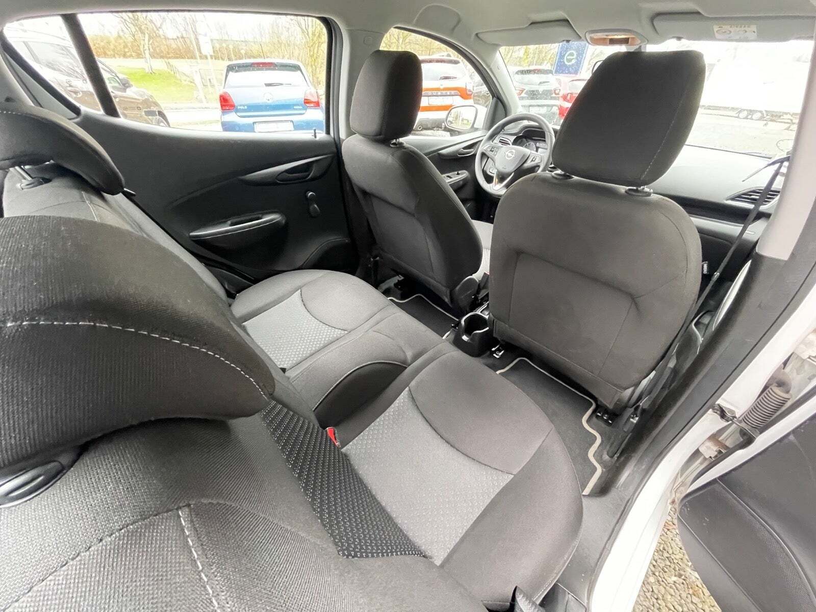 Hvid Opel Karl fra 2016