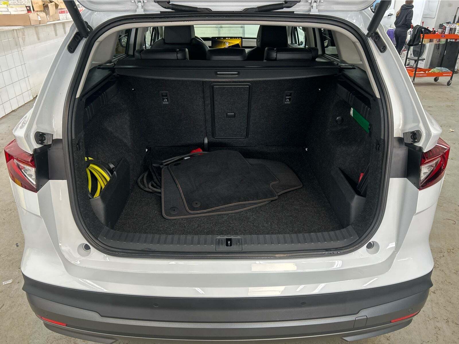 Hvid Skoda Enyaq fra 2022