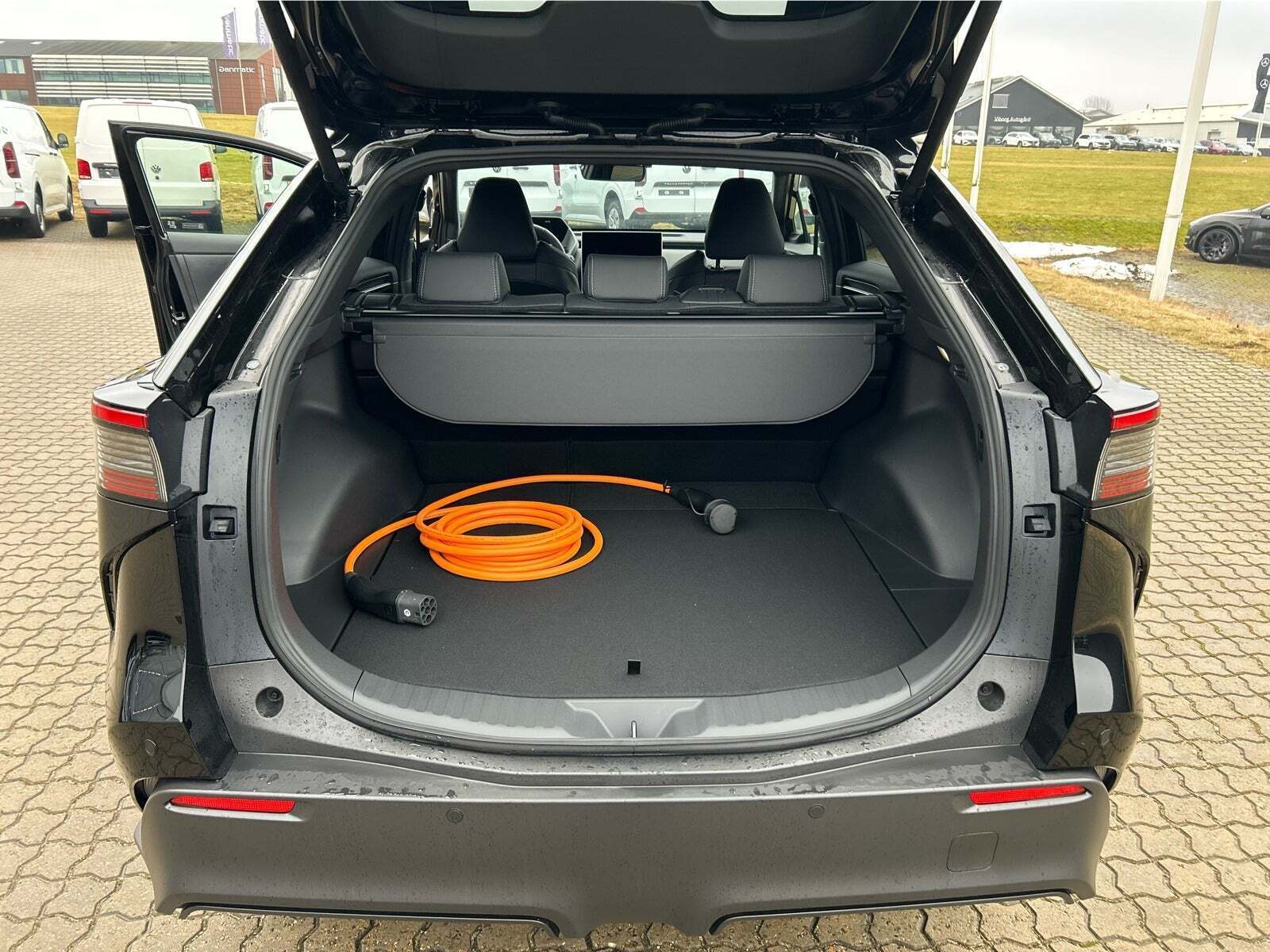 Sort Toyota BZ4X fra 2025