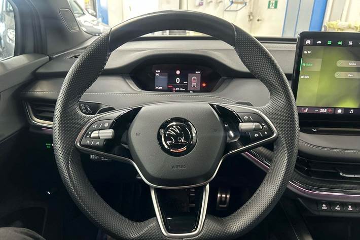 Grå Skoda Enyaq fra 2025